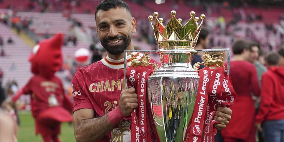 Fakta Menarik Trofi Premier League yang Diangkat Oleh Liverpool