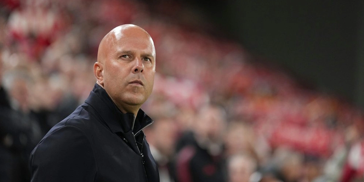 Arne-Slot-Tekankan-Pentingnya-Kebersamaan-di-Tengah-Performa-Liverpool-yang-Belum-Stabil